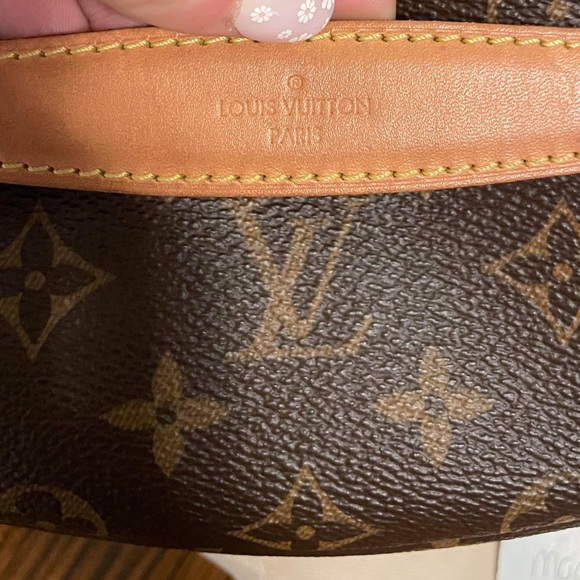 Louis Vuitton Monogram Bumbag - Picture 8 of 16